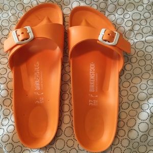 Orange Birkenstocks style: Madrid
